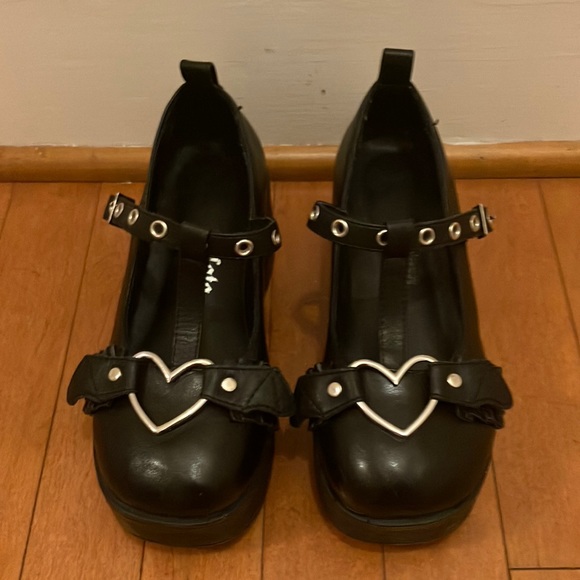 Gerulita platform shoes t-strap buckle silver heart detail - Picture 7 of 9